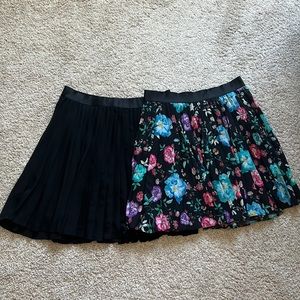 EXPRESS set of pleated